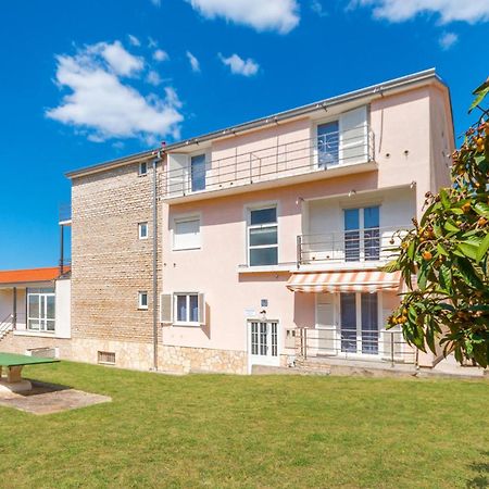 Awesome apartment in Sveti Filip i Jakov w/ 1 Bedrooms Exteriör bild