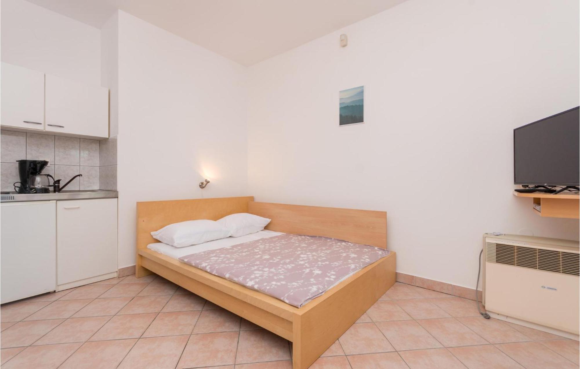 Awesome apartment in Sveti Filip i Jakov w/ 1 Bedrooms Exteriör bild