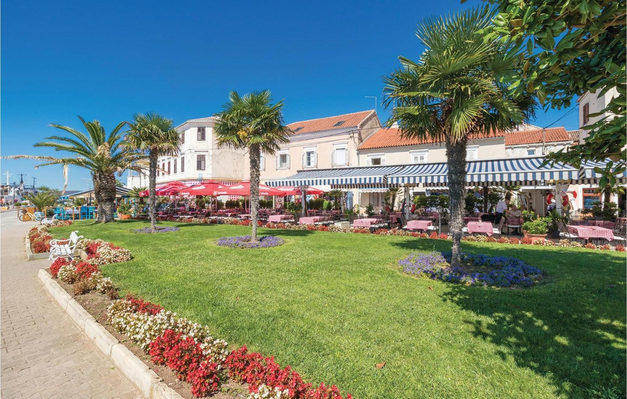 Awesome apartment in Sveti Filip i Jakov w/ 1 Bedrooms Exteriör bild